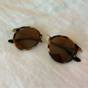 Ray-Ban Round Fleck in Tortoise & Brown Classic B-15